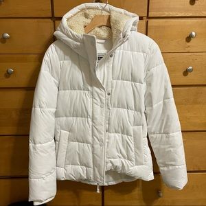 Abercrombie - (S) White puffer jacket